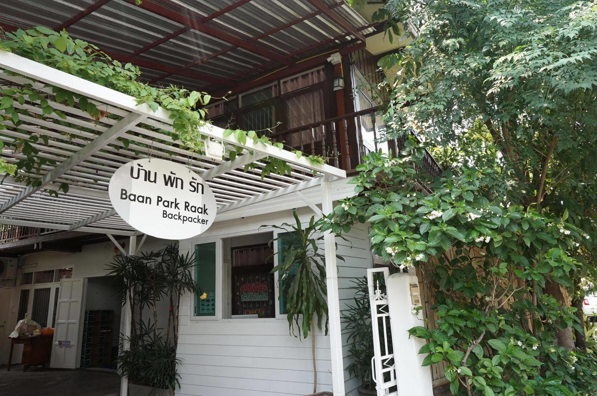 Baan Park Raak Backpacker Hostel Chiang Mai Ngoại thất bức ảnh