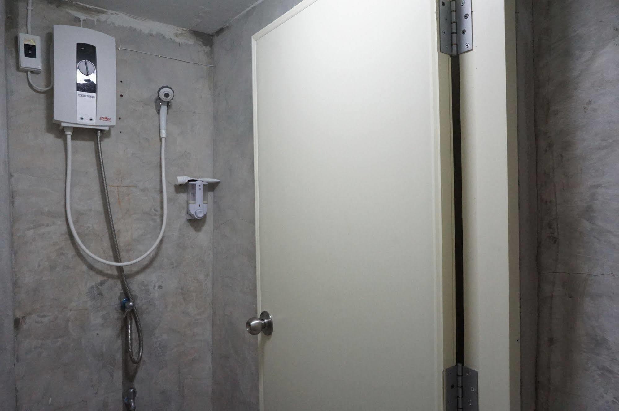 Baan Park Raak Backpacker Hostel Chiang Mai Ngoại thất bức ảnh