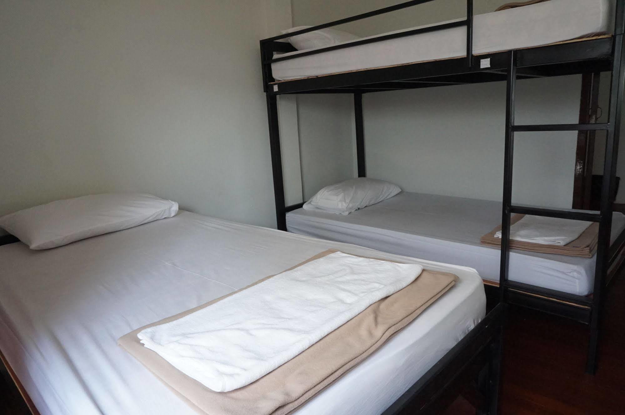 Baan Park Raak Backpacker Hostel Chiang Mai Ngoại thất bức ảnh