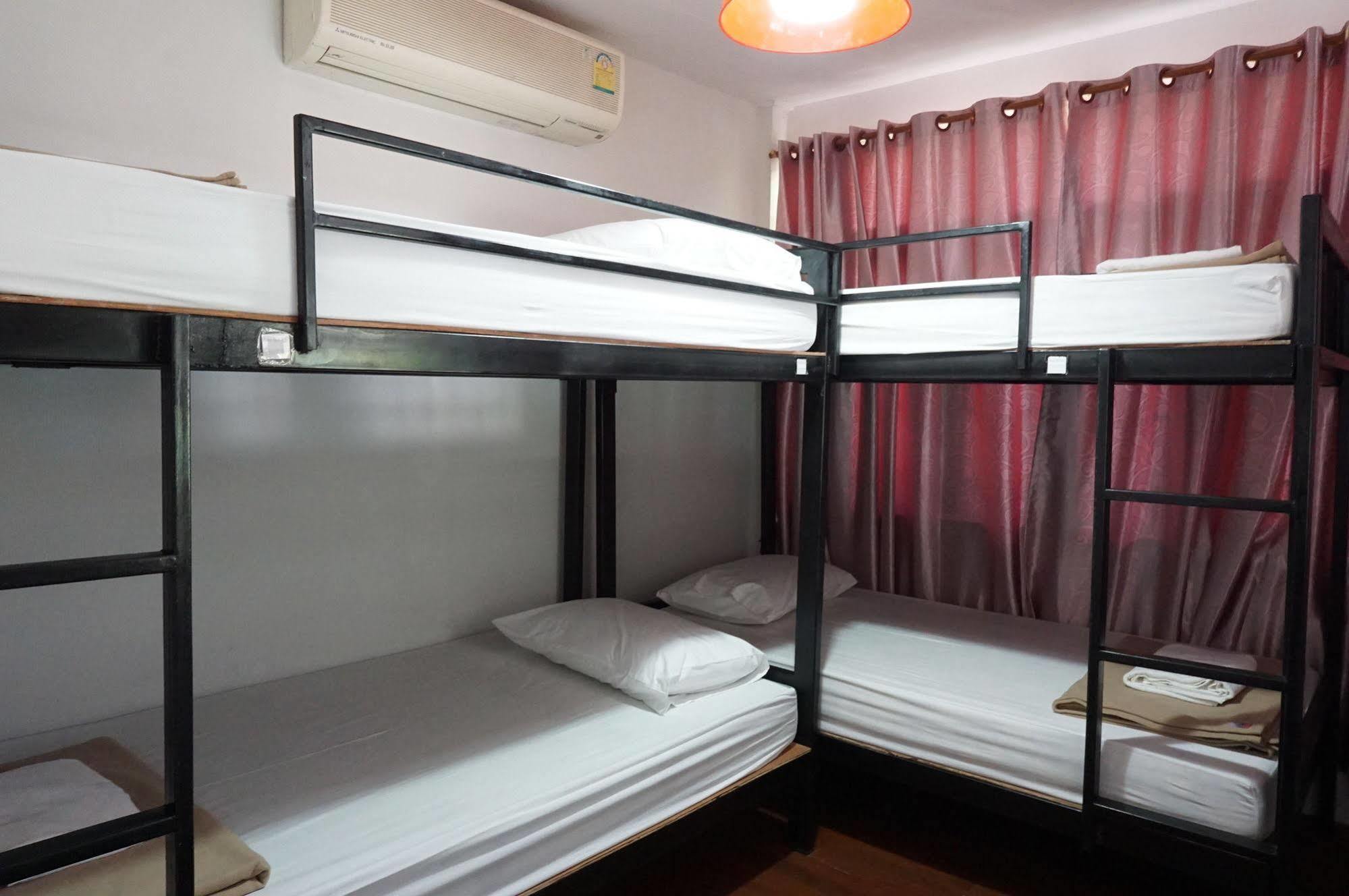 Baan Park Raak Backpacker Hostel Chiang Mai Ngoại thất bức ảnh