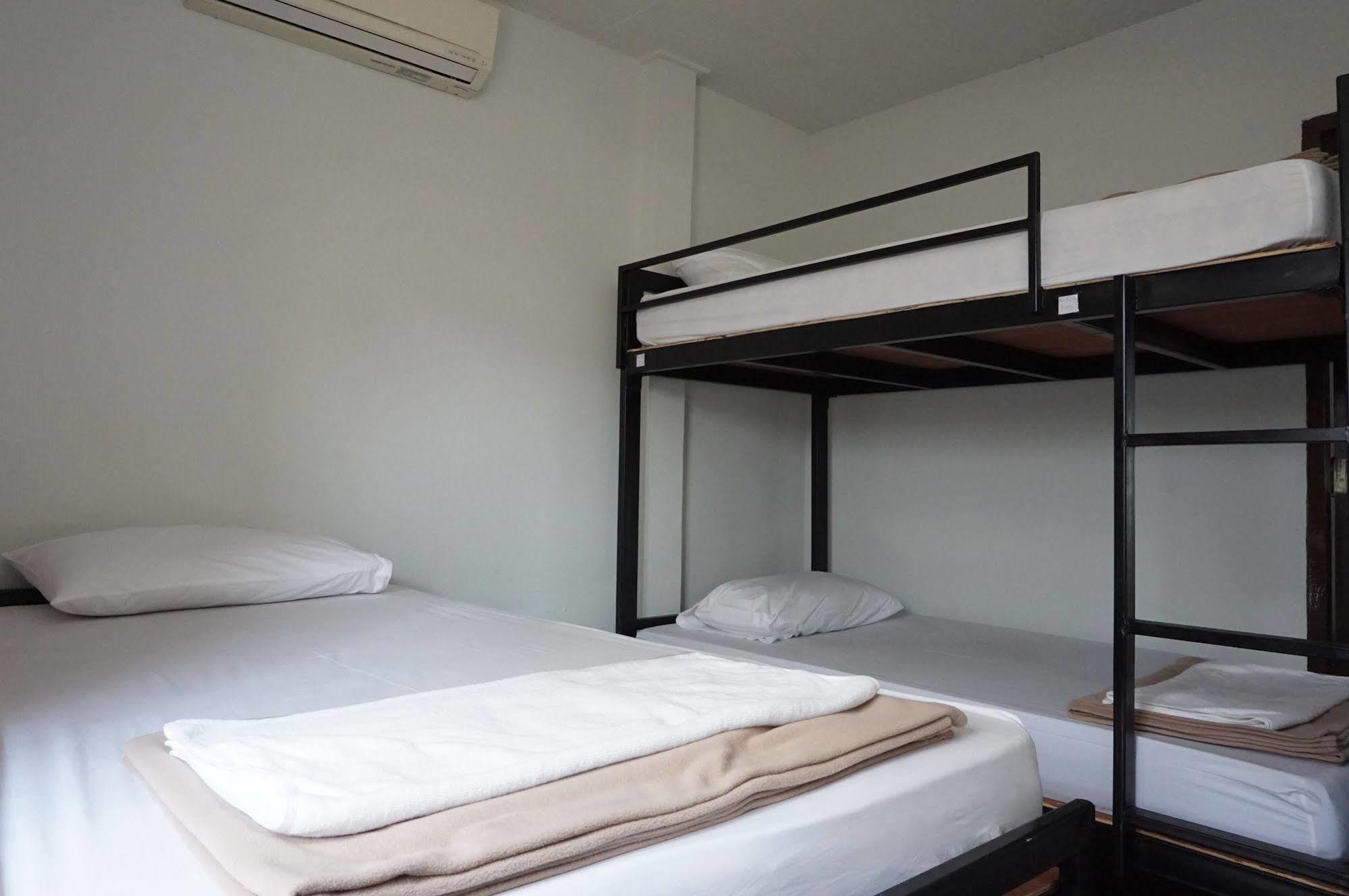 Baan Park Raak Backpacker Hostel Chiang Mai Ngoại thất bức ảnh