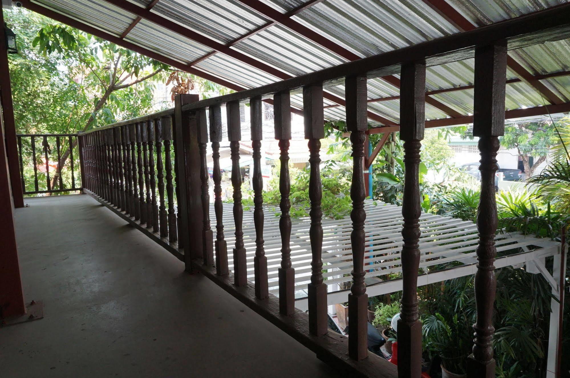 Baan Park Raak Backpacker Hostel Chiang Mai Ngoại thất bức ảnh