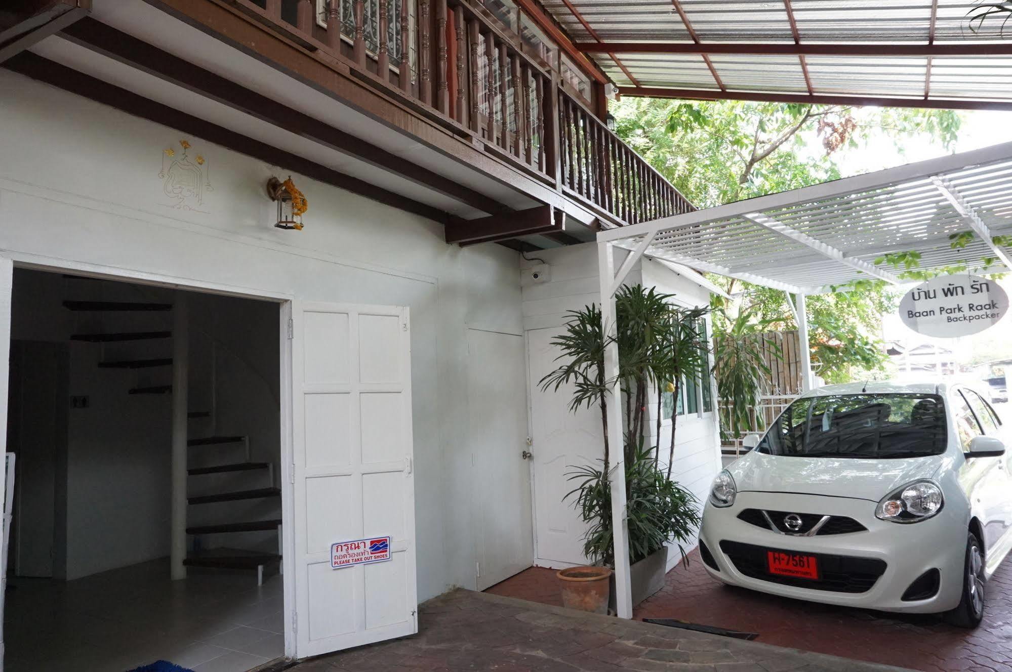 Baan Park Raak Backpacker Hostel Chiang Mai Ngoại thất bức ảnh