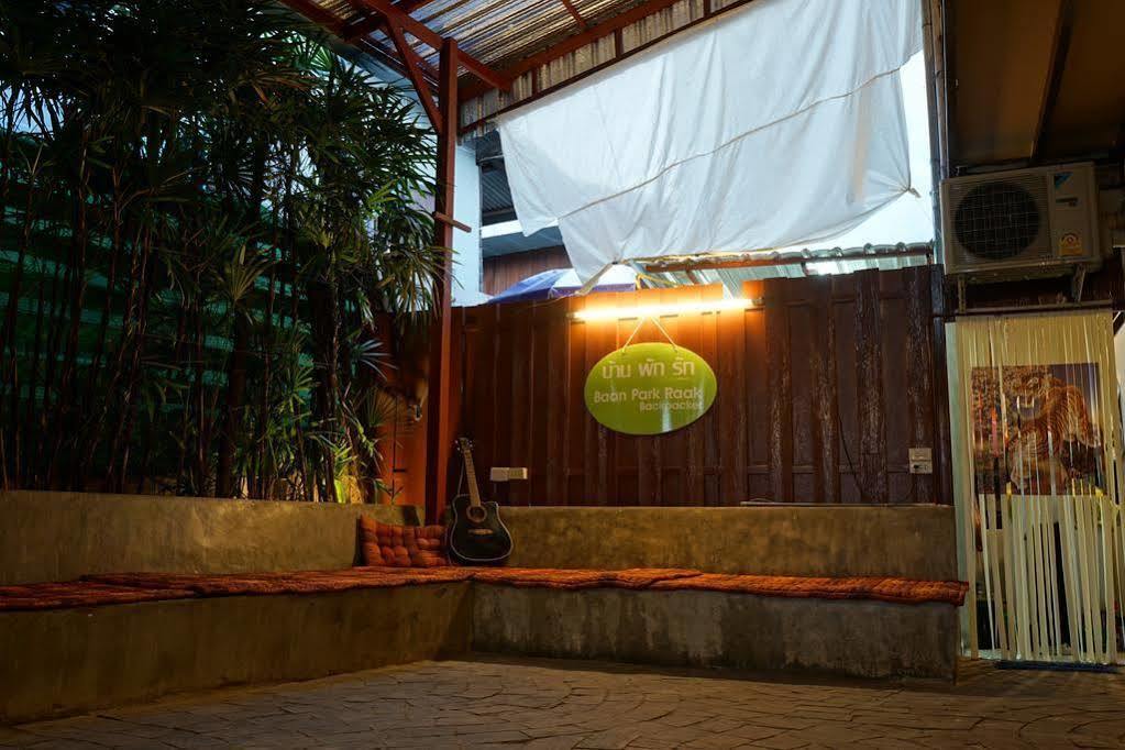 Baan Park Raak Backpacker Hostel Chiang Mai Ngoại thất bức ảnh