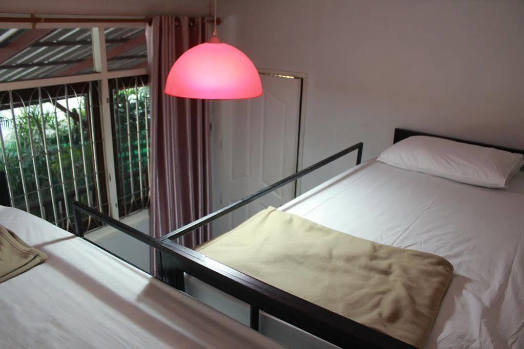 Baan Park Raak Backpacker Hostel Chiang Mai Ngoại thất bức ảnh